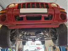 Stalowa płyta pod skrzynię biegów Jeep Cherokee - KJ (2001-2008)